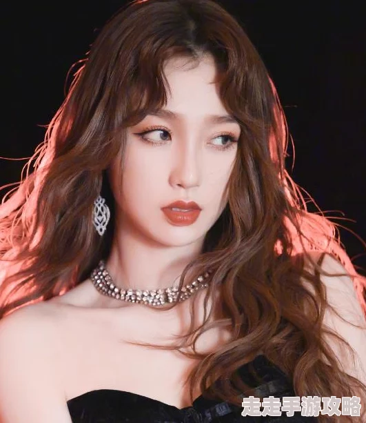 美女扒开胸罩给男生看图片,引发网友热议,讨论社交媒体上隐私与个人界限的争议! 美女扒开胸罩给男生看图片,引发网友热议,讨论社交媒体上隐私与个人界限的争议!