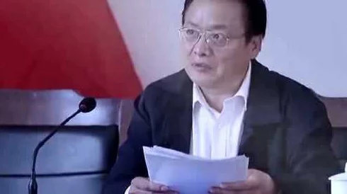 为了科长职位把妻子献给县委书记，背后隐藏的权力游戏与人性考验引发社会广泛关注与讨论