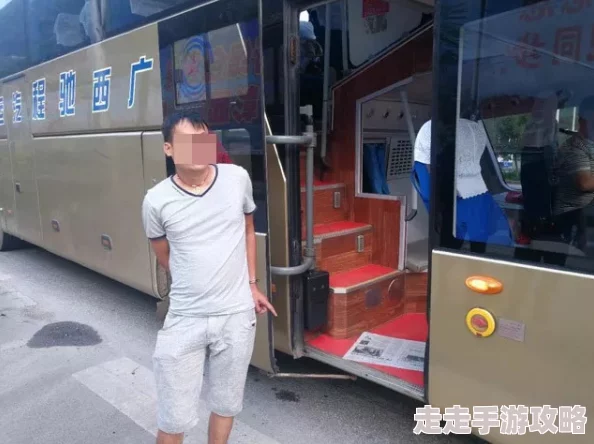 痴汉满员电车侵犯女子校生，警方已介入调查并加强公共交通安全措施以保护乘客权益