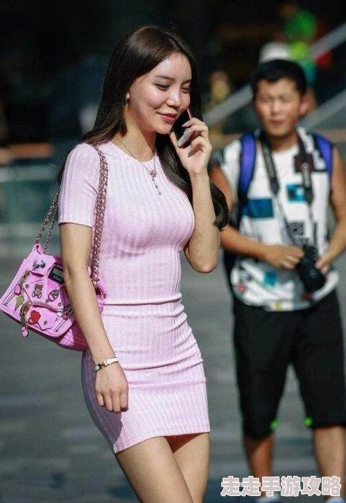 騷妹因其大胆的着衣风格和自信的姿态展现了独特的魅力为何如此受欢迎