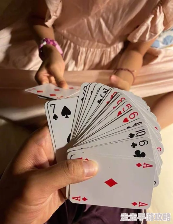 女生迈开腿让男生打扑克曝光录像疯传网络引发网友强烈谴责 女生迈开腿让男生打扑克曝光录像疯传网络引发网友强烈谴责