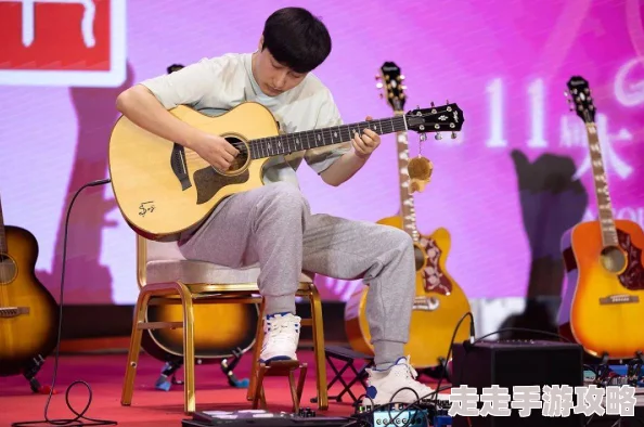 男人把吉他放在女人的图片2025吉他大赛火热报名中 男人把吉他放在女人的图片2025吉他大赛火热报名中