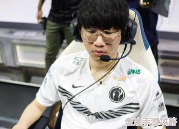 2025年热门足球游戏推荐：冠军足球经理4全新赛季挑战与球员转会动态